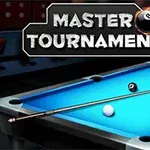 Egy biliárd asztal, rajta labdák és dákó, a háttérben MASTER TOURNAMENT felirattal