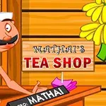 Férfi fehér turbánban egy teaház pultjánál, háttérben „Mathais Tea Shop” felirat, sárga virágokkal díszítve