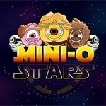 Három rajzfilmszerű, egy szemű karakter csillagászati háttér előtt, melyek alatt a MINI-O STARS felirat látható