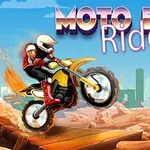 Egy motoros sárga motorral ugrat homokos pályán, háttérben felhőkarcolók és kék égbolt