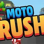 Egy piros-fehér sisakos motoros egy városi úton, fákkal és épületekkel, nagy színes MOTO RUSH felirattal az előtérben