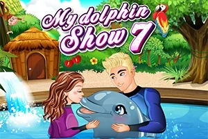 Két ember delfinnel játszik egy medencében, körülöttük trópusi környezet és állatok láthatók