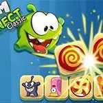 Egy rajzfilmfigura nagy szemekkel és kinyújtott nyelvvel néz egy világító nyalókára, miközben a bal oldalon a Om Nom Connect Classic felirat látható