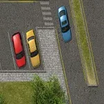 Fentről nézve parkoló autók különböző színekben, egy sávval elválasztott úton
