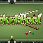 Zöld biliárdasztal két dákóval keresztbe helyezve, különböző színű golyókkal és Pocket Pool felirattal a középpontban