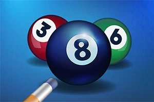 Három biliárdgolyó látható: középen egy nagy kék 8-as, mögötte egy piros 3-as és egy zöld 6-os, a bal alsó sarokban egy biliárddákó vége