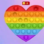 Szív alakú, szivárvány színű pop-it játék lila háttérrel