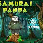 Egy pandamaci szamuráj jelmezben áll egy erdő közepén, két oldalán két világító panda embléma