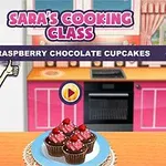 Rajzolt nő egy konyhában, előtte málnás csokoládé muffinokkal