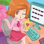 Egy rajzfilmstílusú lány rózsaszín ruhában ül egy számítógép előtt, kezében egy szívvel díszített dobozt tartva, egy asztalon pedig egy képkeret és egy telefon látható