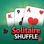 Három játékkártya egy zöld háttér előtt, melyek között egy piros szív ász, egy fekete treff kilences és egy piros kőr király látható, alul a Solitaire Shuffle felirattal
