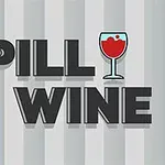 A szürke csíkos háttér előtt a SPILL WINE felirat látható, ahol az I helyén egy borospohár van jelképezve
