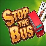 Egy piros busz, három játékkártya és a Stop the Bus felirat zöld háttéren