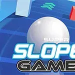 Fehér gömb gurul egy kék lejtős pályán, piros blokk és zöld szimbólumok mellett, Super Slope Game felirattal