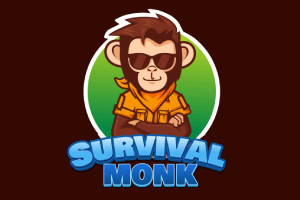 Egy rajzolt majom napszemüveget és sárga kendőt visel, alatta SURVIVAL MONK felirattal barna háttér előtt