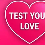 Rózsaszín szív alakú háttéren fehér betűkkel a TEST YOUR LOVE felirat olvasható
