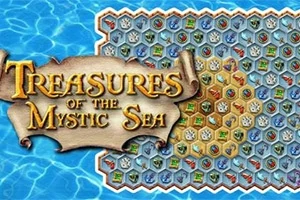 Kék háttér előtt egy tekercs van, rajta „Treasures of the Mystic Sea” felirattal és egy hatszögletű elemekkel teli játéktábla