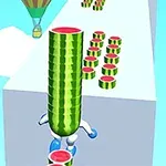 Egy kék figura több réteg görögdinnyével a fején egy akadálypályán halad, háttérben egy hőlégballon és felhők