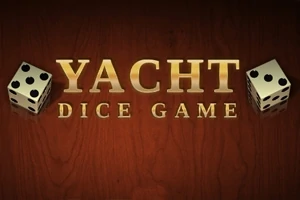 A kép két dobókockát és a Yacht Dice Game feliratot mutat fából készült háttér előtt