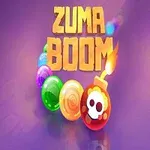 Színes golyók sora, köztük egy égő kanócos bomba, lila háttér előtt, a ZUMA BOOM felirattal